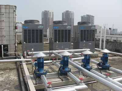 東莞中學(初中部)1400人學生宿舍28噸空氣源熱泵熱水工程